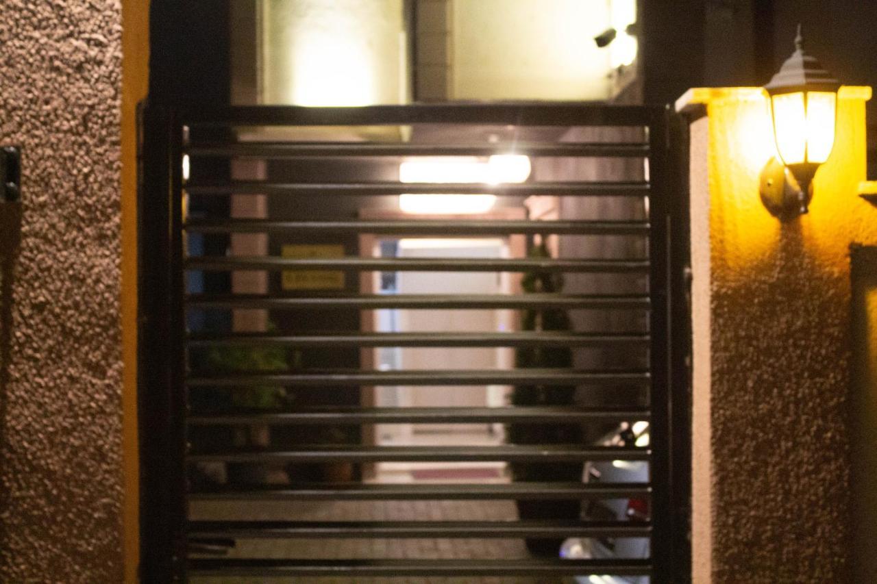 Hotel Living Suto Orizari Eksteriør billede
