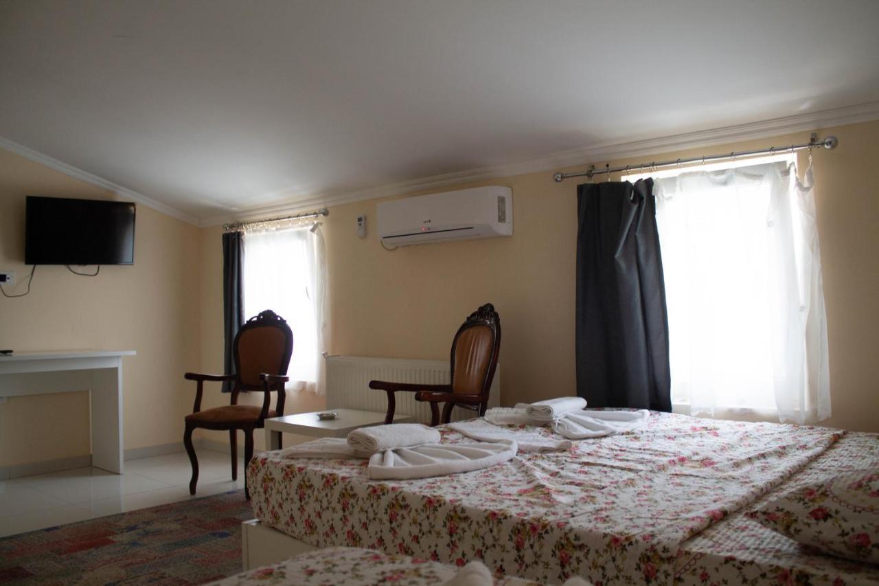 Hotel Living Suto Orizari Eksteriør billede