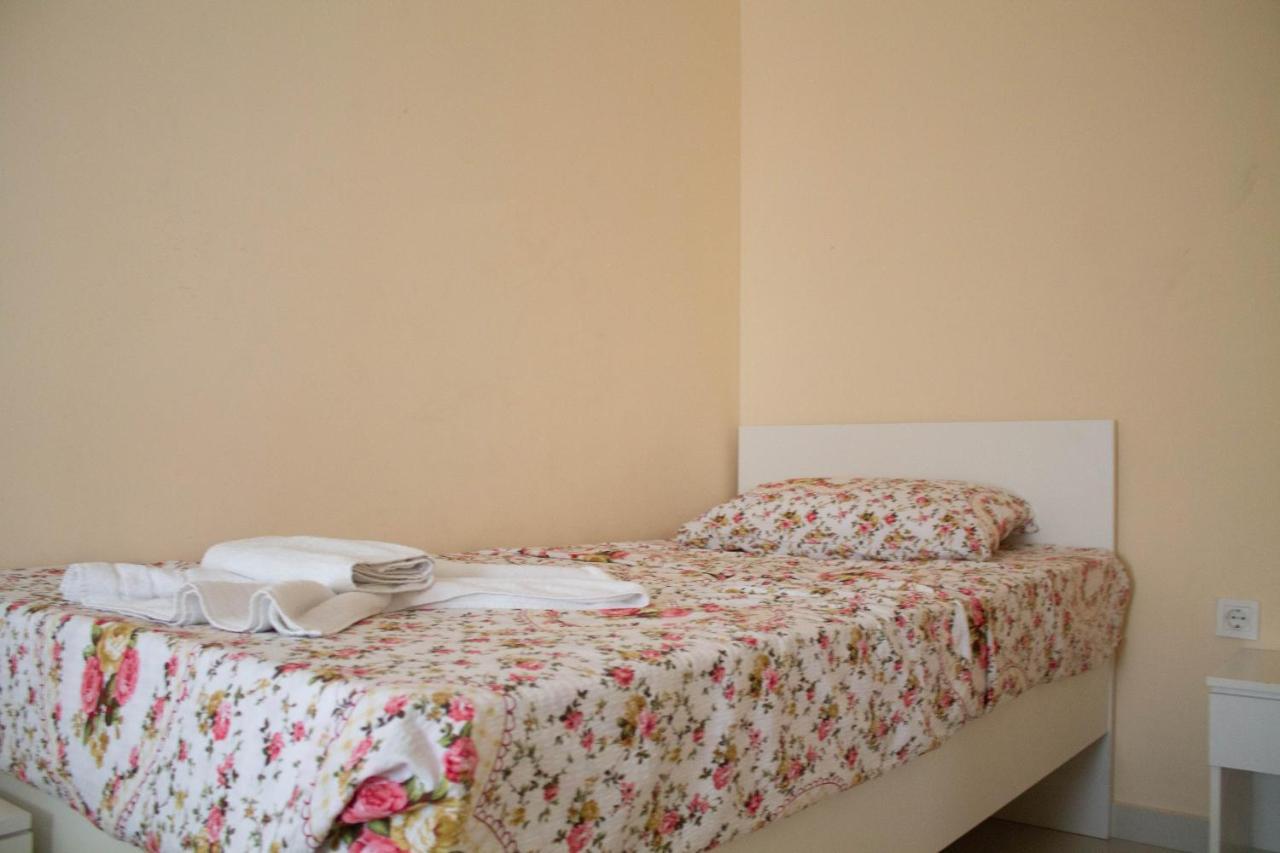 Hotel Living Suto Orizari Eksteriør billede