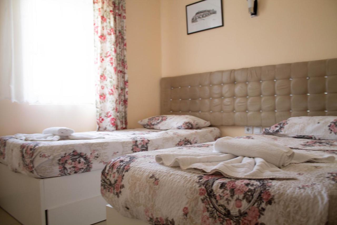 Hotel Living Suto Orizari Eksteriør billede