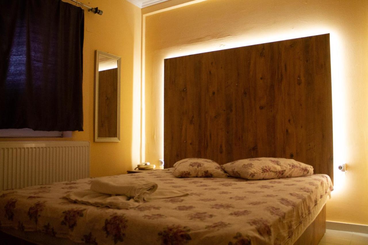 Hotel Living Suto Orizari Eksteriør billede
