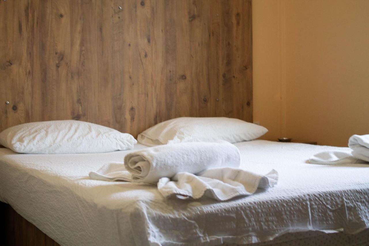 Hotel Living Suto Orizari Eksteriør billede