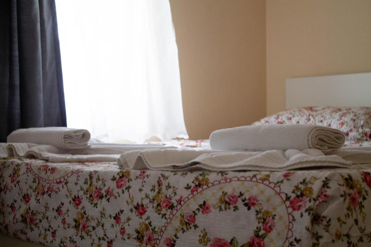 Hotel Living Suto Orizari Eksteriør billede