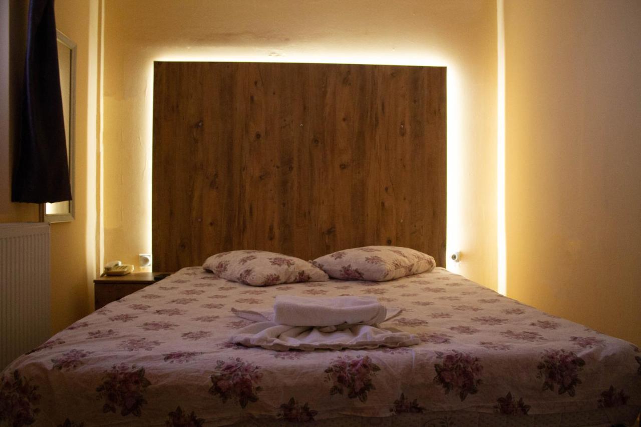 Hotel Living Suto Orizari Eksteriør billede